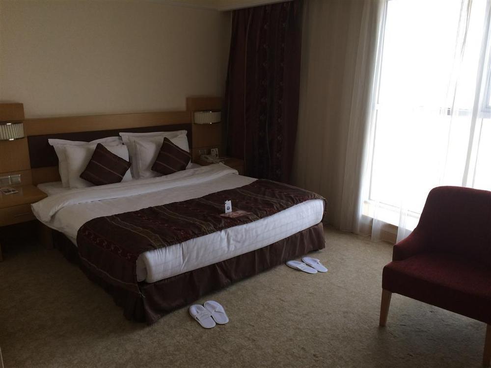 Grand Pasha Luxury Central Nicosia Hotel & Casino Værelse billede